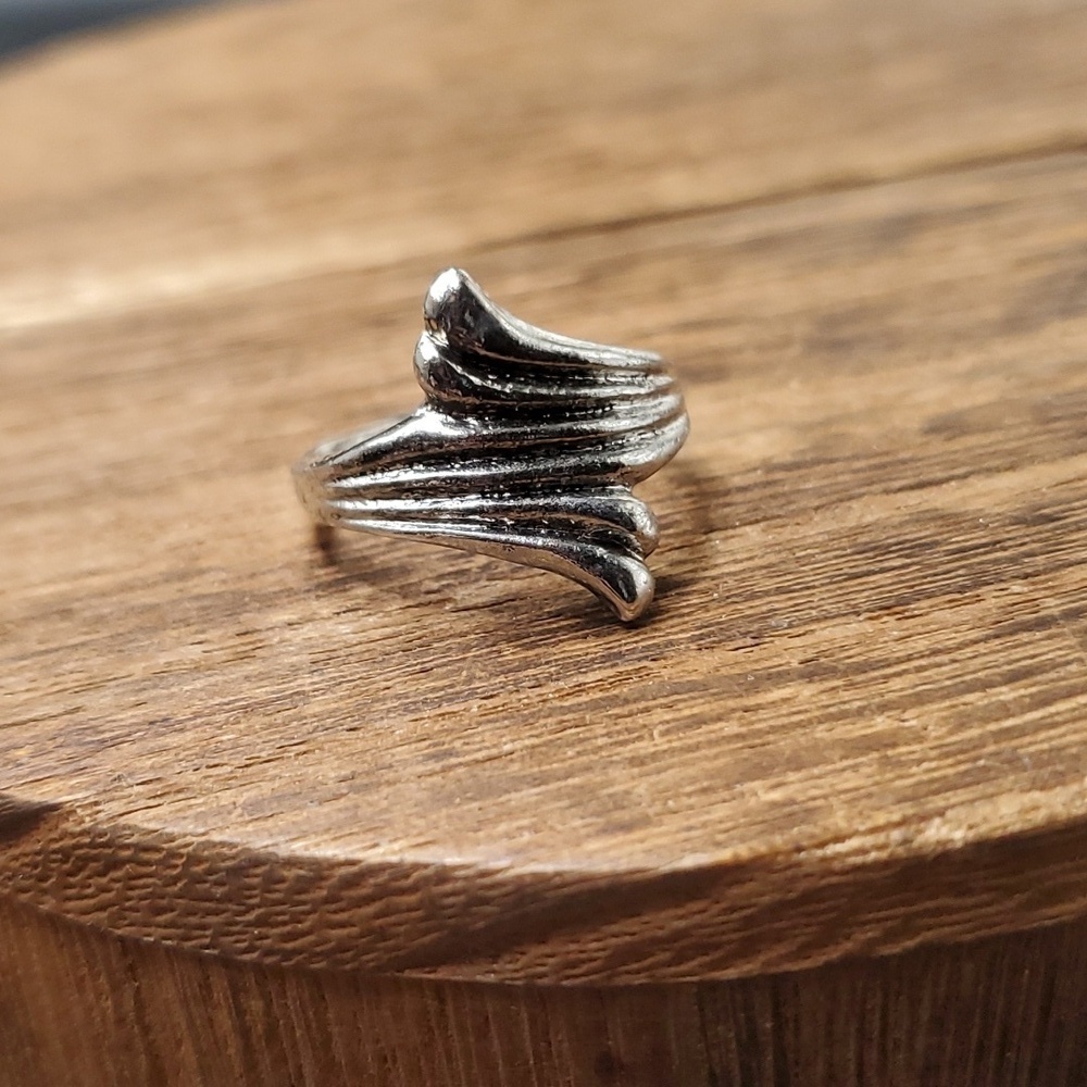 Size‎ 7 R746 Phoenix flow ring